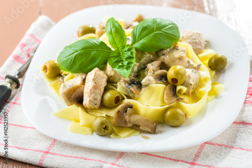Tagliatelle pasta with chicken and mushrooms
