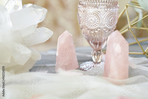 Wedding decoration with crystals, pink quartz, amethyst, rock crystal, floristry and serving