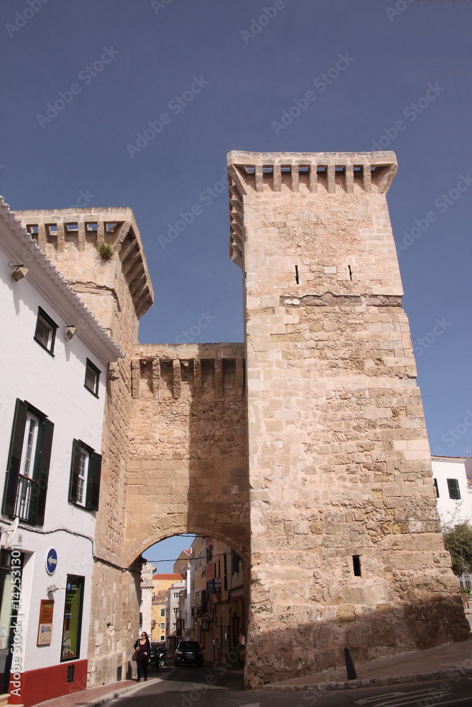 Minorque, ancienne porte fortifiée de Port Mahon