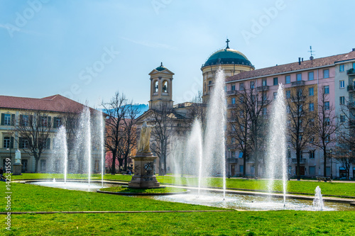 Foto view of the cavour gardens in the italian city torino.