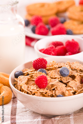 Breakfast with wholegrain cereals.