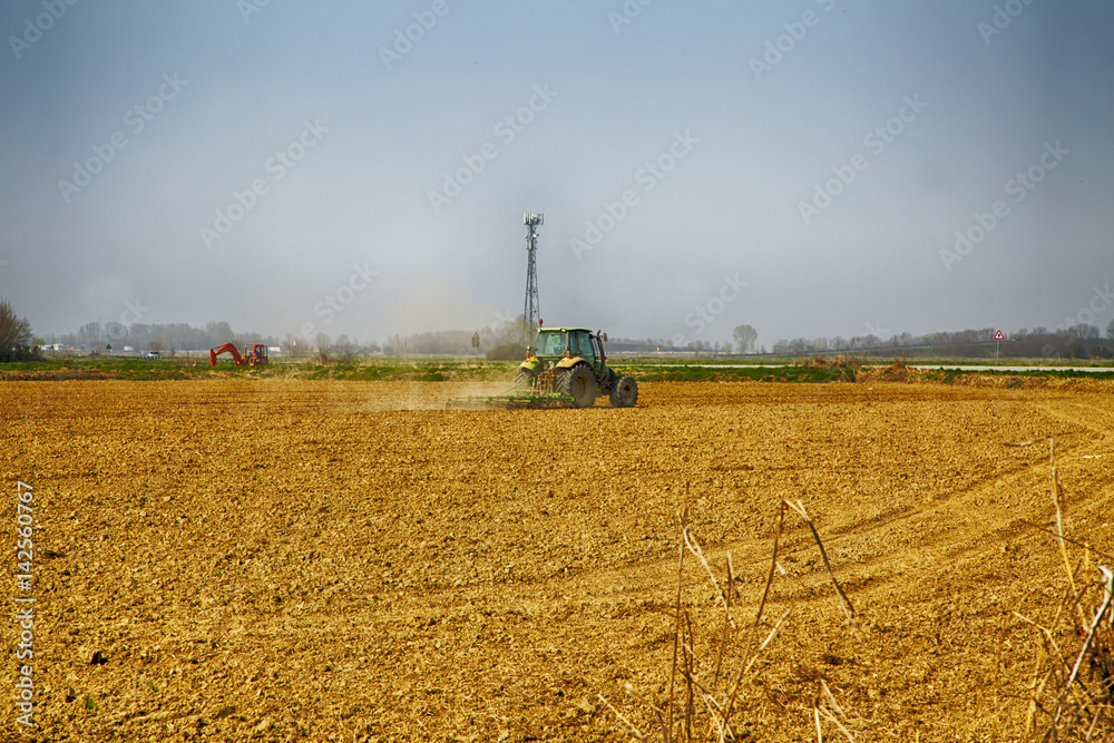 Obraz premium Tractor working in the fields