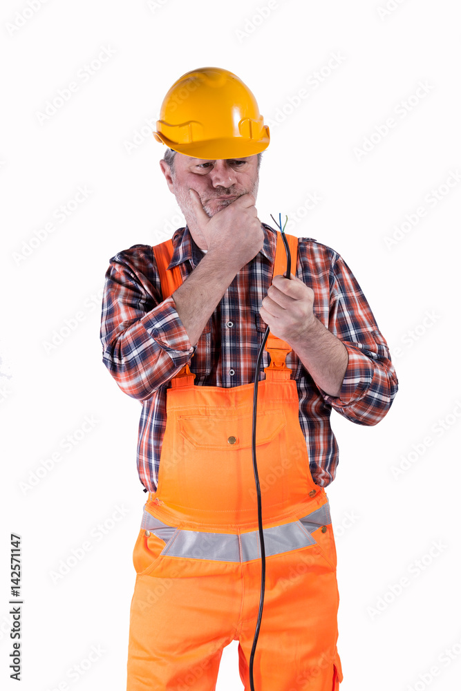 Elektriker, Handwerker mit Kabel in der Hand Elektriker, Handwerker mit Kabel in der Hand