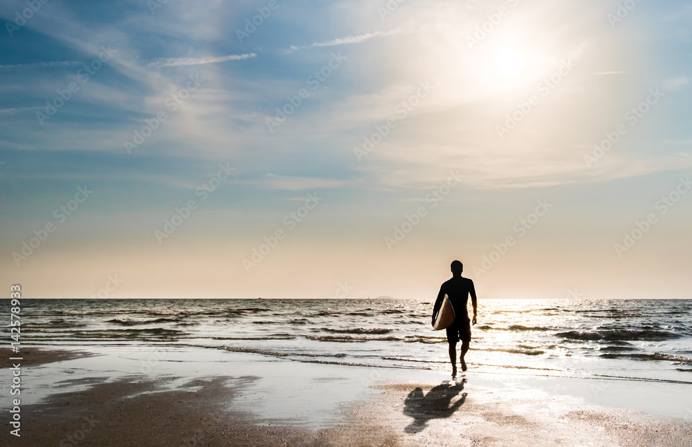 Naklejka premium Summer Silhouette of Man on the beach at sunset