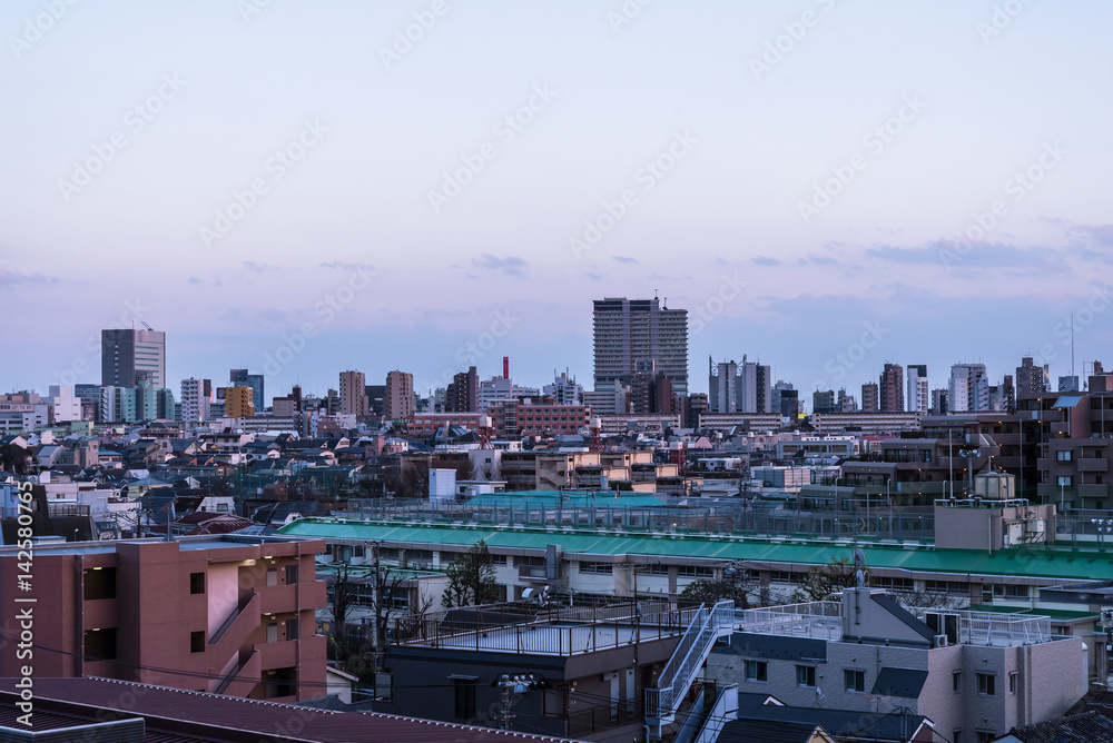 東京の風景と夕暮れの空２