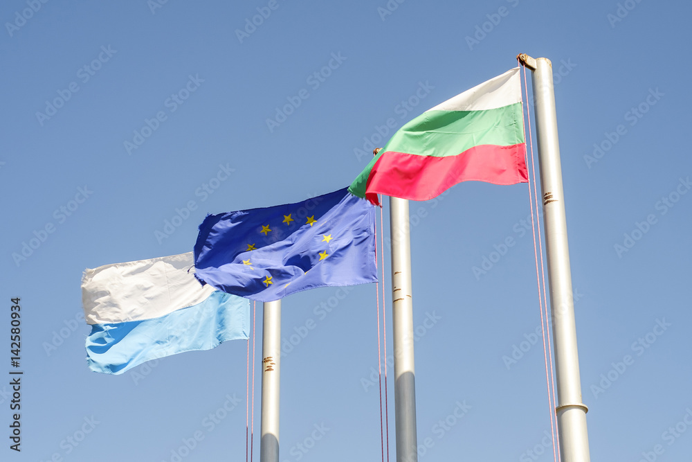 Fototapeta premium Bulgarian and Europe flags Horizontal 3