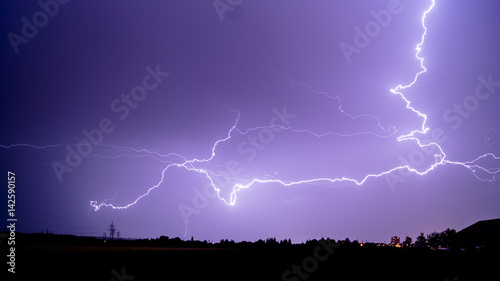 Gewitter über Feld, Blitz Unwetter