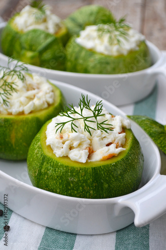 Zucchine ripieno con riso, ragù alla bolognese e mozzarella