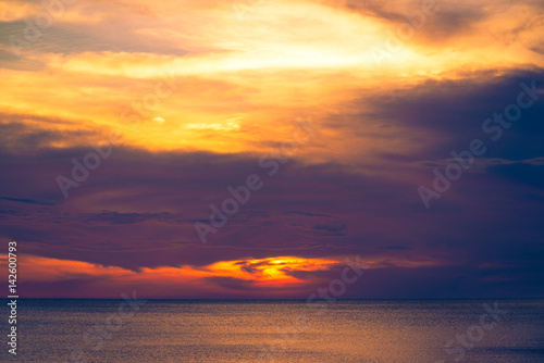Fototapeta Naklejka Na Ścianę i Meble -  beautiful sunset and beautiful cloud over sea in sunset