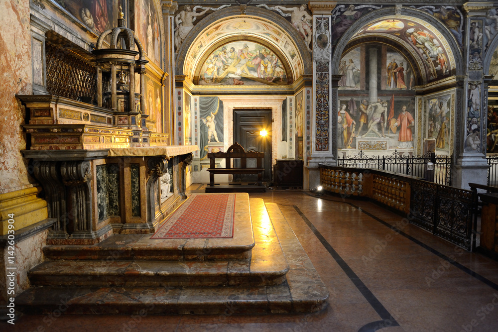 Interno della cattedrale di San Maurizio, Milano, Italia