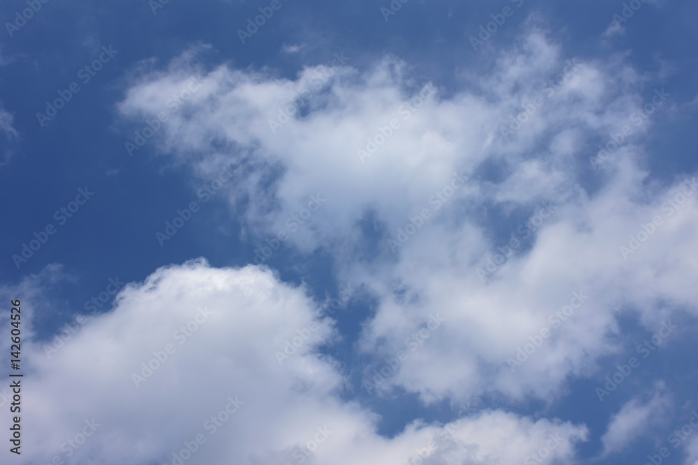 青空と雲。メルヘン・不思議な雲の動物たち