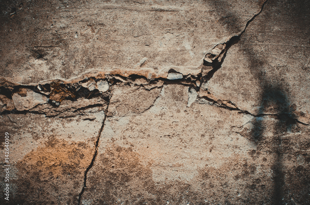 the crack in the concrete wall, background. the crack in the concrete wall, background.