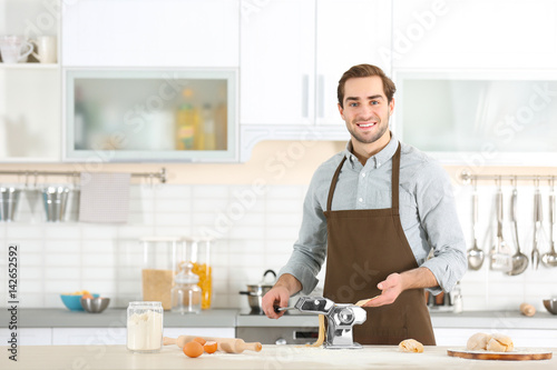 Man preparing pasta with ma...