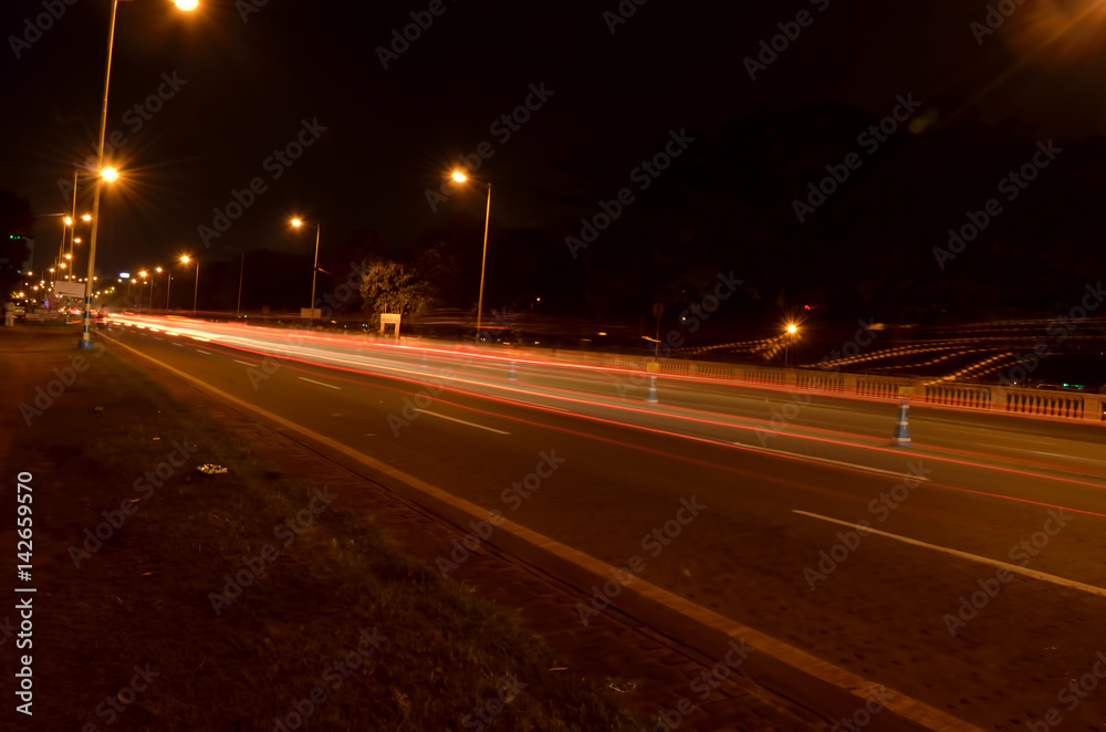 Obraz premium Long exposure, traffic in night running through road