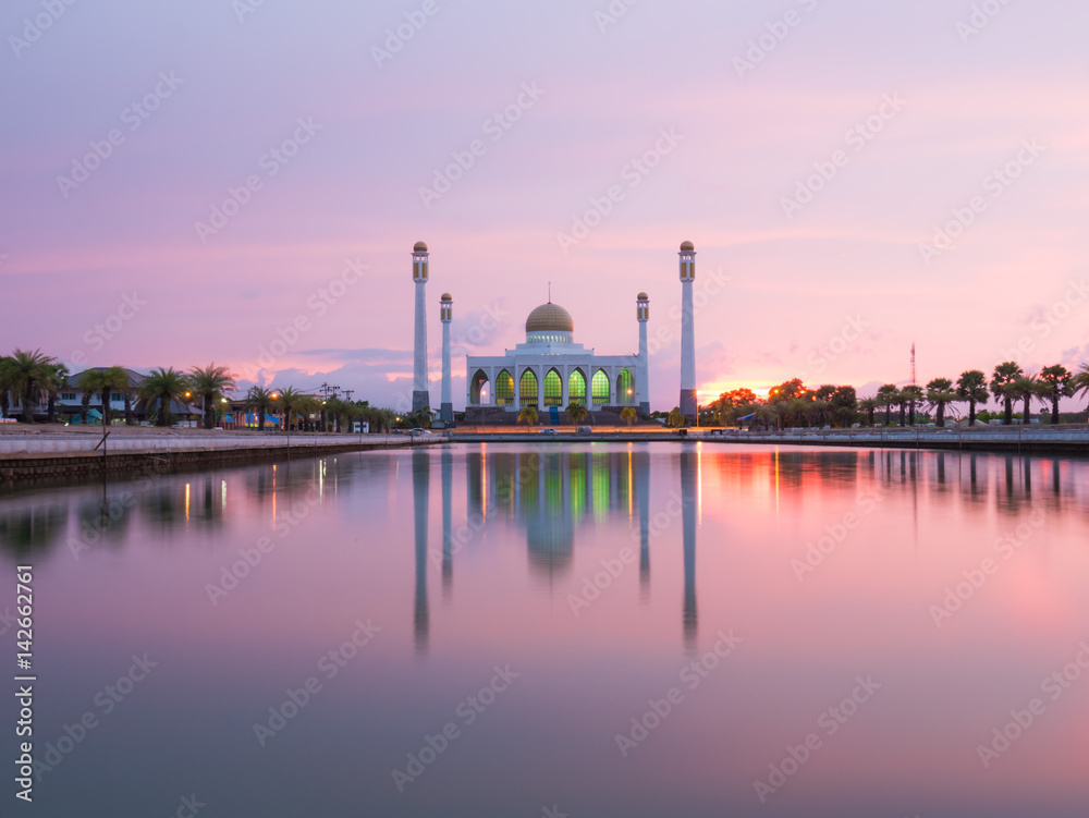 Mosque at south of Thailand like taj mahal Mosque at south of Thailand like taj mahal
