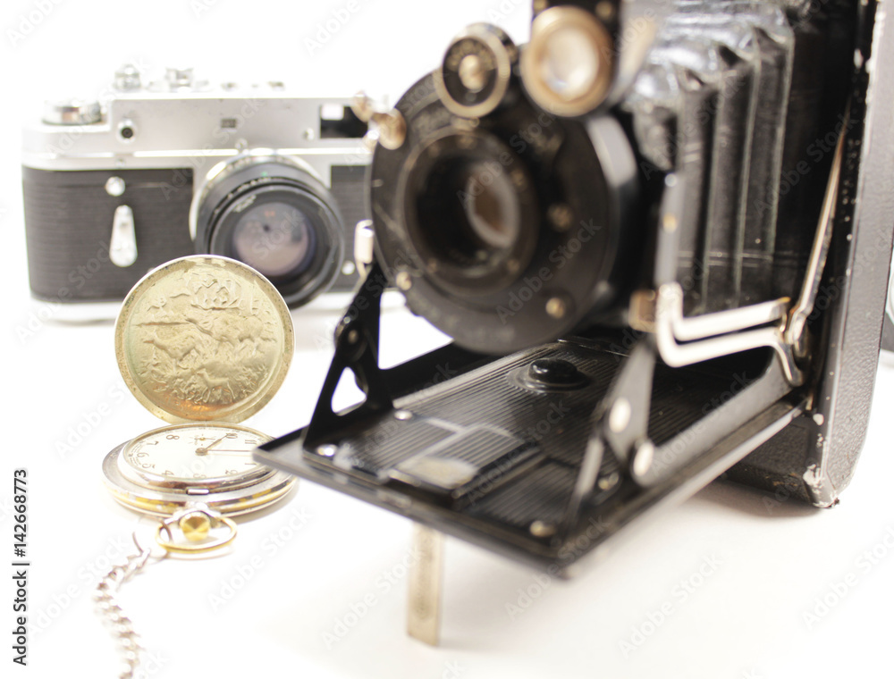 Fototapeta premium Old cameras and clock 