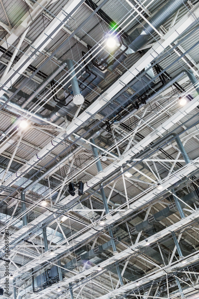 Structure of the metal ceiling of a building, roof or room