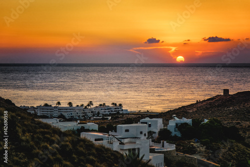Amanecer en un pueblo mediterráneo