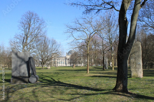 Frühling in Berlin / Skulpturenpark gegen Krieg und Gewalt im Tiergarten photo