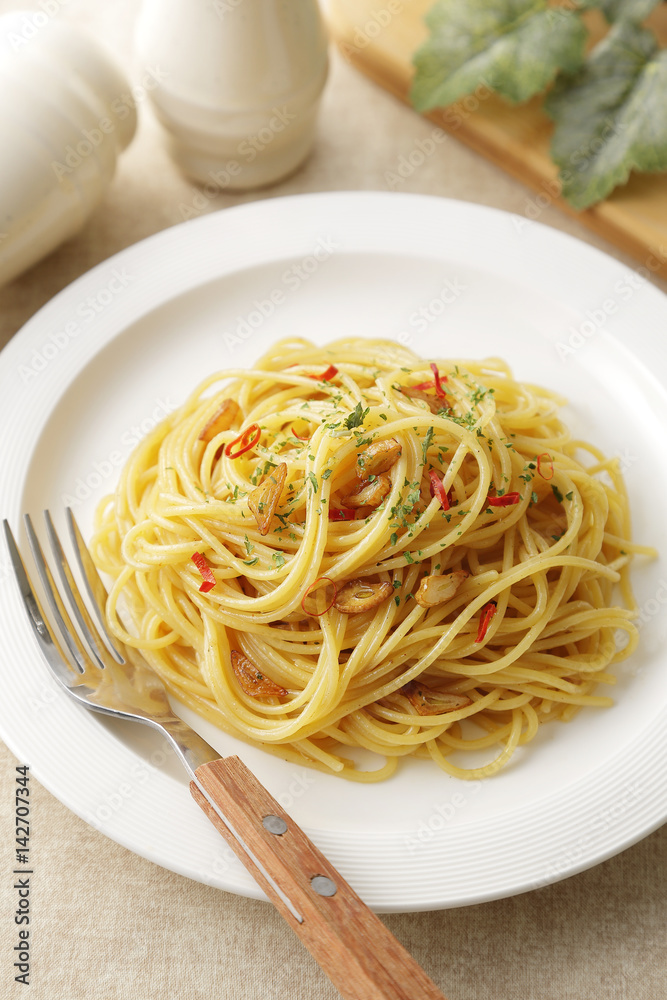 ペペロンチーノ Pasta aglio, olio e peperoncino ペペロンチーノ Pasta aglio, olio e peperoncino