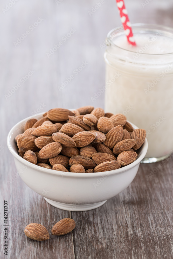 Almonds with Milk With Heart Straw Almonds with Milk With Heart Straw