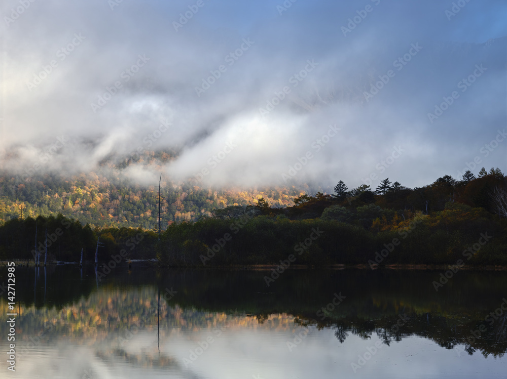 長野県　上高地　紅葉の大正池