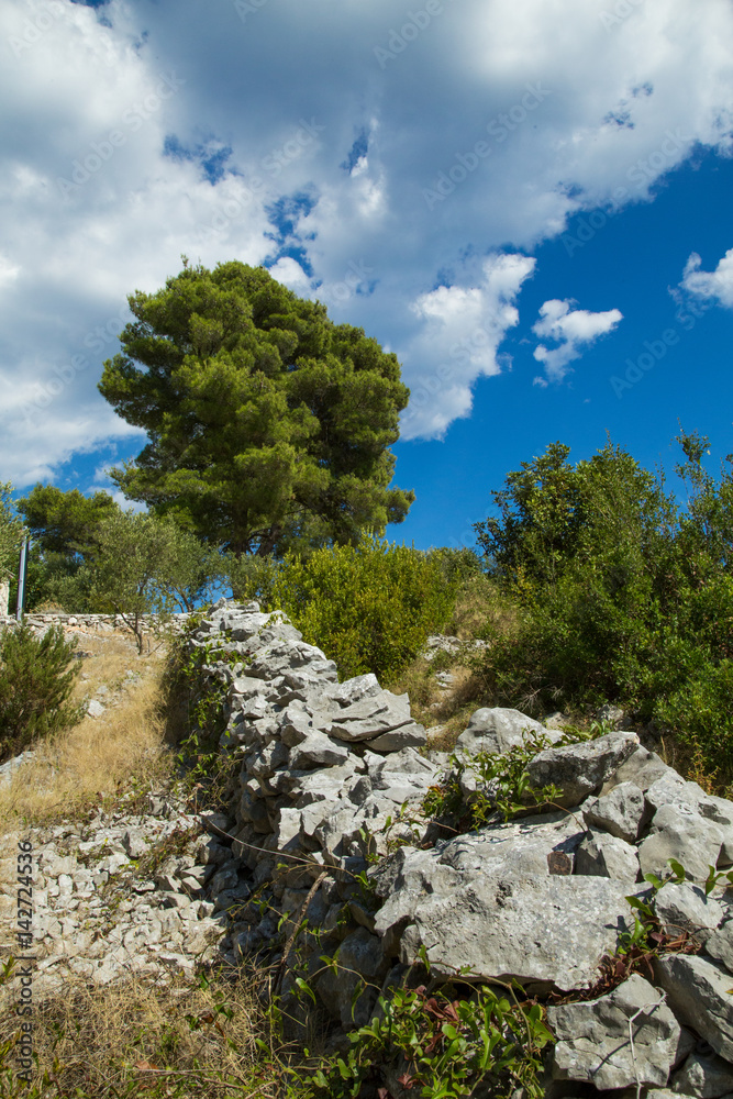 Mauer im kroatischen Hinterland Mauer im kroatischen Hinterland