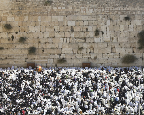 Blessing Cohen at the Western Wall on Sukkot holiday in Jerusalem Fototapet