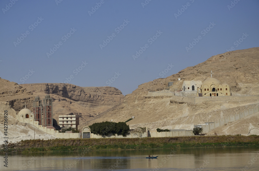 Kloster Aschmunia am Nil-Ufer