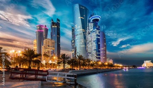 Doha City in Katar bei Sonnenuntergang photo