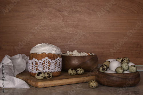 Obraz na płótnie Easter handmade cake with quail and chicken eggs on kitchen table w salonie
