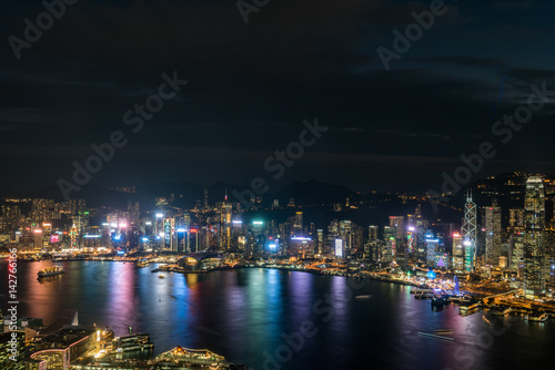 九龍半島から望む香港の夜景 © hit1912