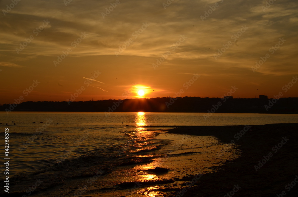 Fototapeta premium Sahil de gün batımı