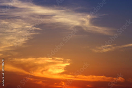 Cirrus clouds in the evening sky © tka4