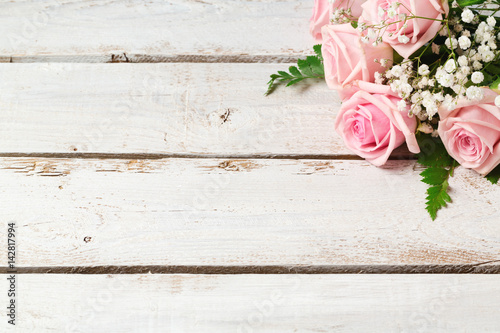 Fototapeta Naklejka Na Ścianę i Meble -  Background with rose flowers bouquet on wooden vintage table