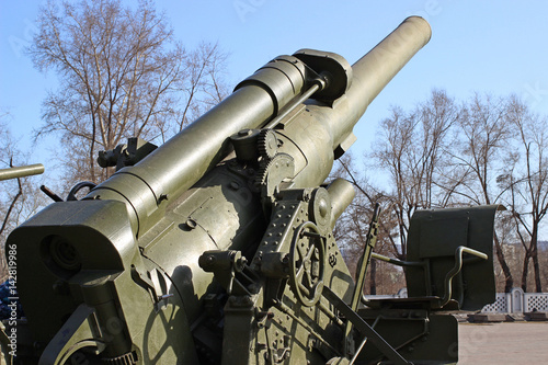 Heavy 203 mm howitzer B-4