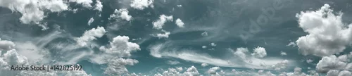 Fototapeta Skyline chmury - błękitne niebo w lecie