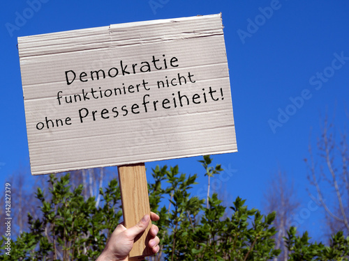 auf einer Demonstration für Pressefreiheit