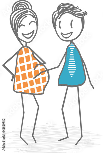 Jeune parent attendant un enfant, femme enceinte