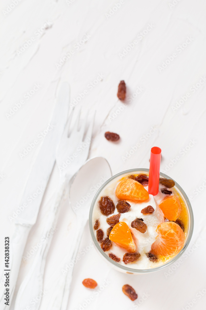 Dessert fruit yogurt Fresh fruit tangerine raisins Dessert fruit yogurt Fresh fruit tangerine raisins