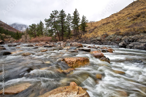 Фотография Cache Le Poudre River flows through the canyon west of Fort Collins Colorado