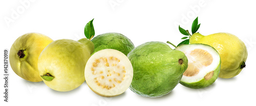 Fototapeta Naklejka Na Ścianę i Meble -  guava isolated on white