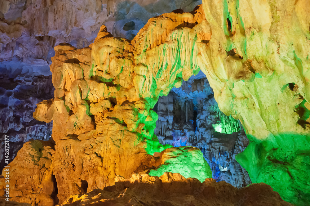 Naklejka premium Cave on Halong Bay. Vietnam