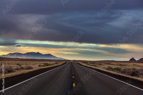 Road in prairie © Galyna Andrushko
