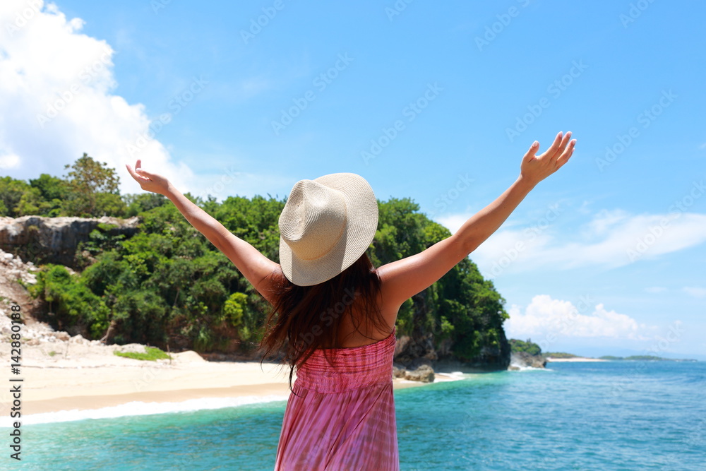 海外旅行 一人旅女性 イメージstock Photo Adobe Stock