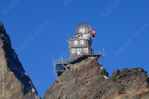 Schweizer Alpen: Die Meteostation auf dem Jungfraujoch photo