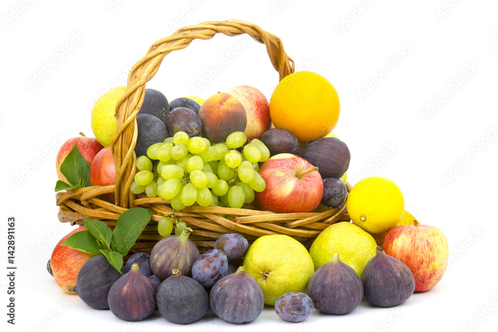 Fototapeta premium fresh fruits in a basket