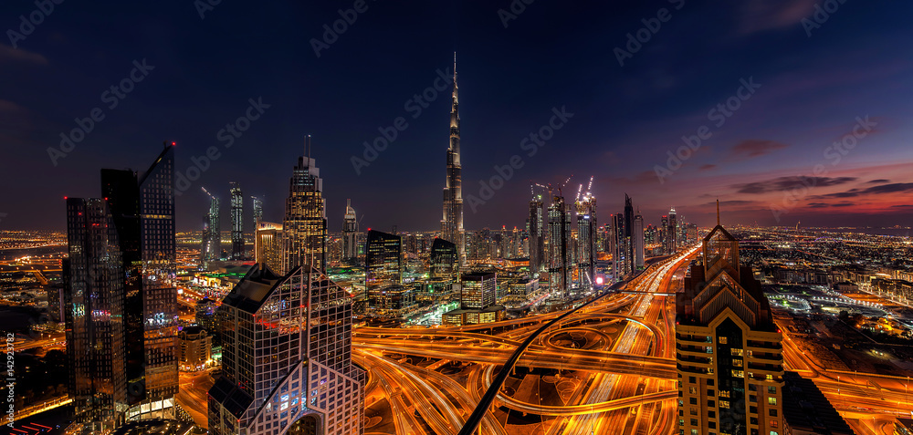 Obraz premium Dubaj nocą