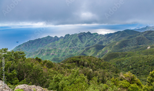 Blick über das Anaga-Gebirge bis zum Atlantik, auf Teneriffa