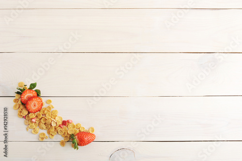 blank background with corn flakes and strawberries